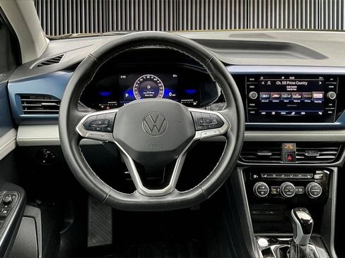 Used 2024 Volkswagen Taos SE image 5