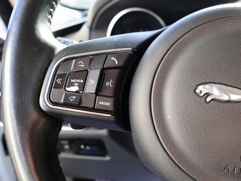 Used 2017 Jaguar F-PACE Prestige image 32