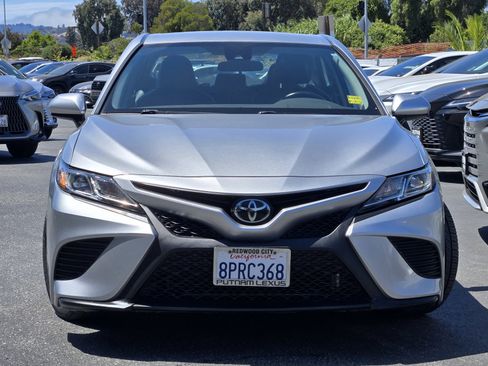 Used 2020 Toyota Camry SE FWD image 2