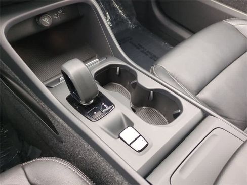 Used 2023 Volvo XC40 B5 Core w/ Convenience Package image 24