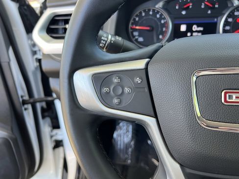 Used 2023 GMC Acadia SLT image 17