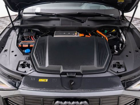 Used 2022 Audi e-tron S Prestige w/ Prestige Package image 31