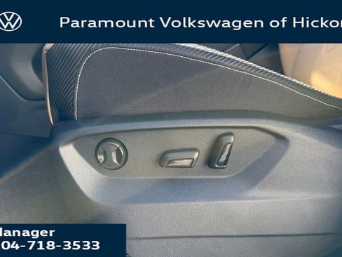 New 2026 Volkswagen Atlas Cross Sport SE image 5