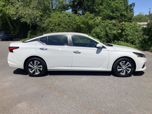 Used 2022 Nissan Altima 2.5 S FWD image 2