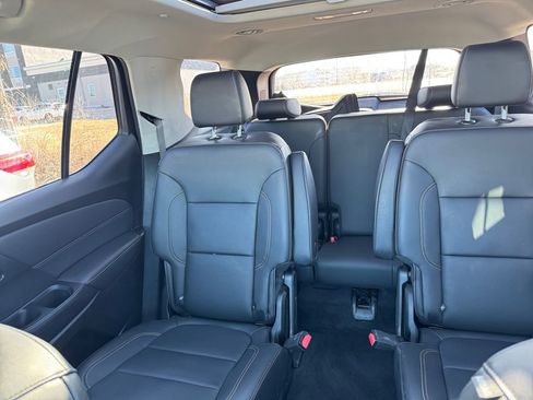 Used 2021 Chevrolet Traverse RS image 11