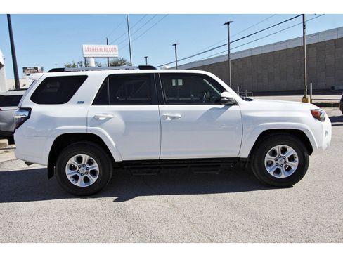 Used 2023 Toyota 4Runner SR5 Premium image 8