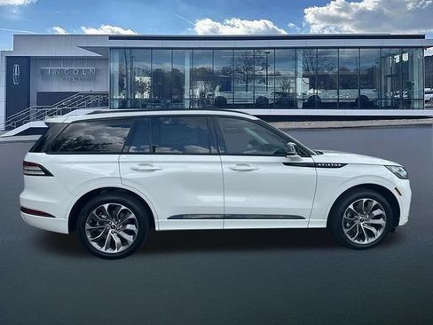 New 2026 Lincoln Aviator AWD w/ Jet Appearance Package image 9