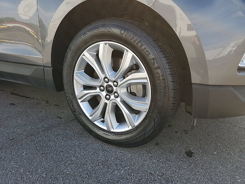Used 2024 Ford Edge SEL w/ Convenience Package AWD/4WD image 3