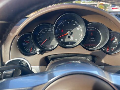 Used 2018 Porsche Cayenne Platinum Edition image 16