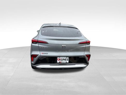 Used 2025 Buick Envista Sport Touring image 9