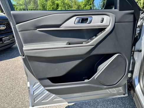 Used 2025 Ford Explorer Active image 9
