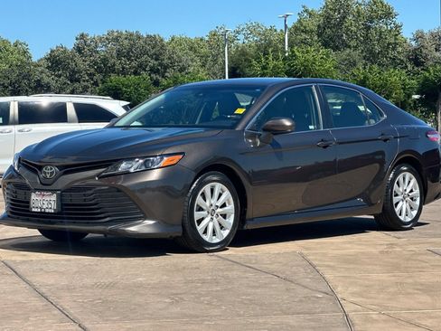Used 2018 Toyota Camry LE FWD image 8