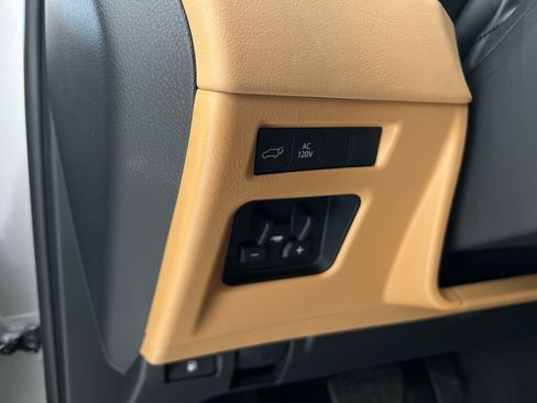 Used 2025 Lexus LX 700h Luxury image 30