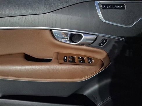 Used 2020 Volvo XC90 T6 Momentum w/ Protection Package Premier image 21