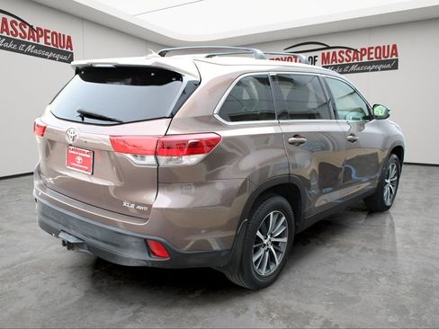 Used 2019 Toyota Highlander XLE image 5