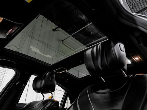 Used 2015 Mercedes-Benz S 550 Sedan w/ Sport Package w/ Sport Package image 29