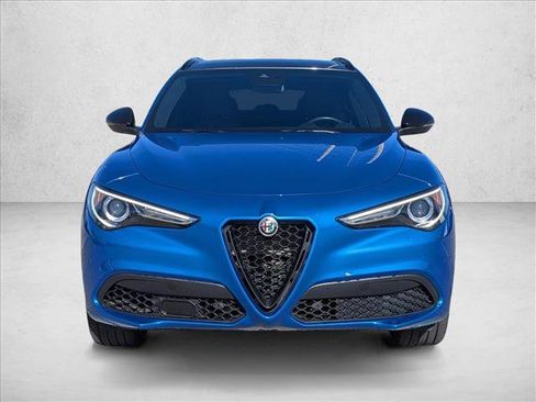 Used 2022 Alfa Romeo Stelvio Veloce image 2