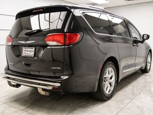 Used 2020 Chrysler Pacifica Limited FWD image 9