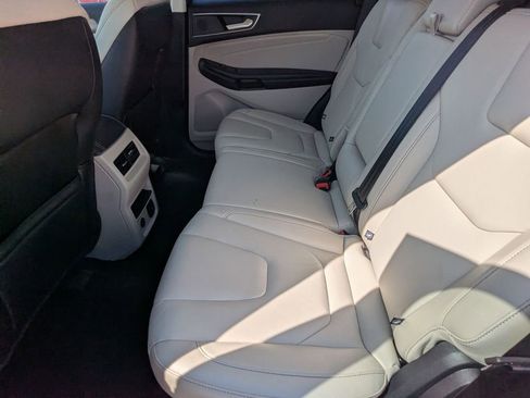 Used 2022 Ford Edge Titanium AWD/4WD image 17