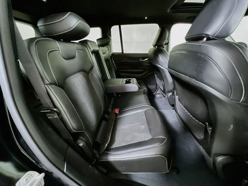 Used 2023 Jeep Grand Cherokee Altitude AWD/4WD image 26