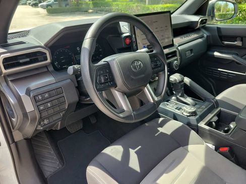 Used 2025 Toyota Tacoma TRD Off-Road AWD/4WD image 15