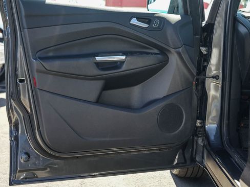 Used 2018 Ford Escape SE image 19