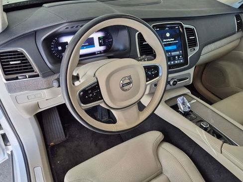 Used 2025 Volvo XC90 T8 Ultra AWD/4WD image 11