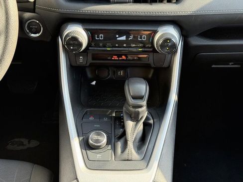 Used 2025 Toyota RAV4 XLE AWD/4WD image 19