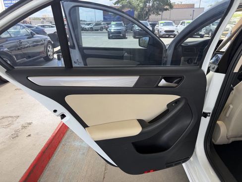 Used 2017 Volkswagen Jetta SE FWD image 14