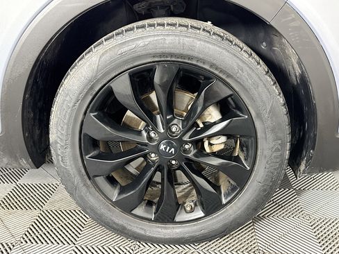 Used 2019 Kia Sorento S image 30