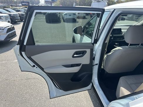 Used 2025 Nissan Rogue SV image 26