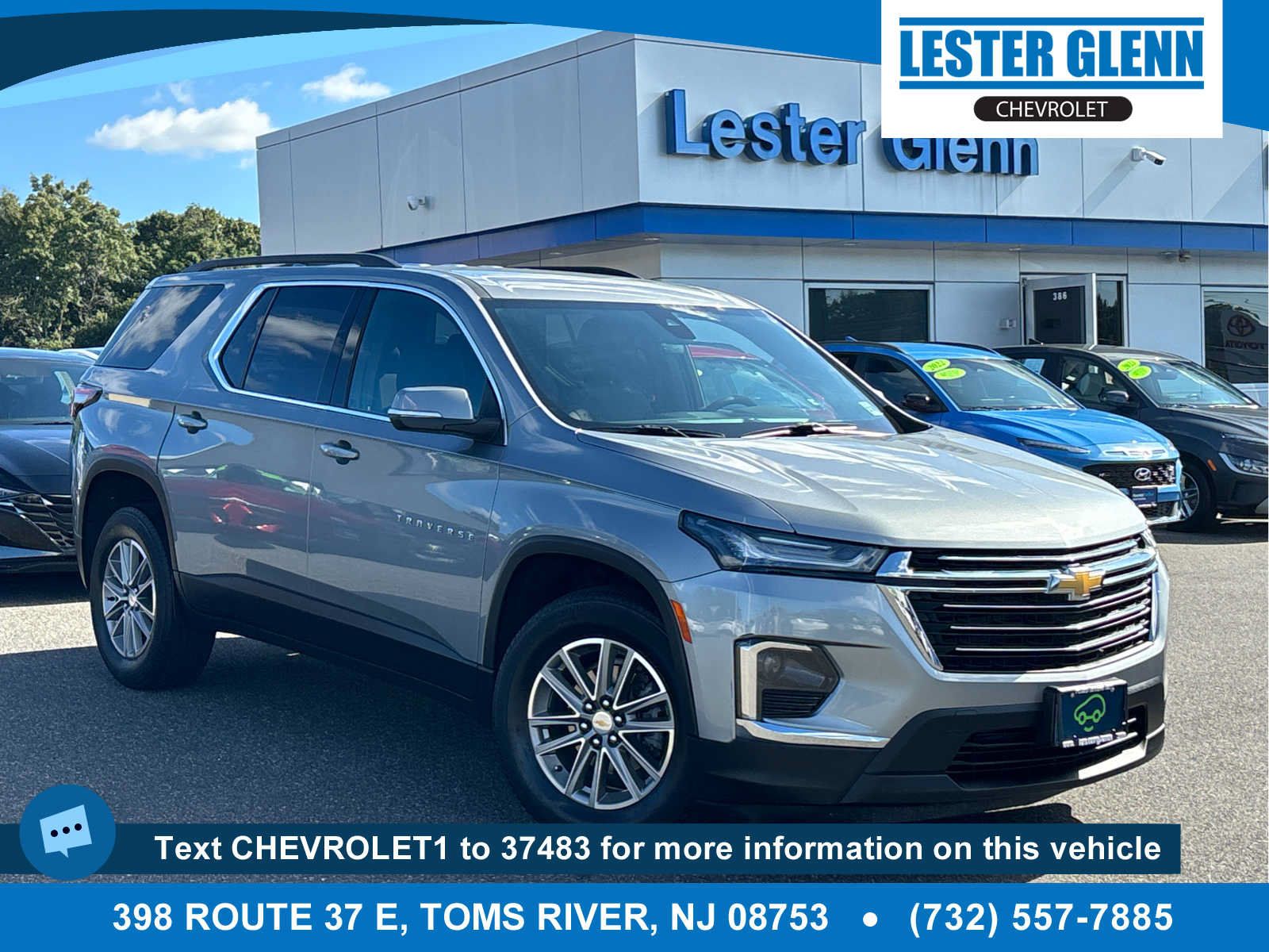 Certified 2023 Chevrolet Traverse LT FWD image 1