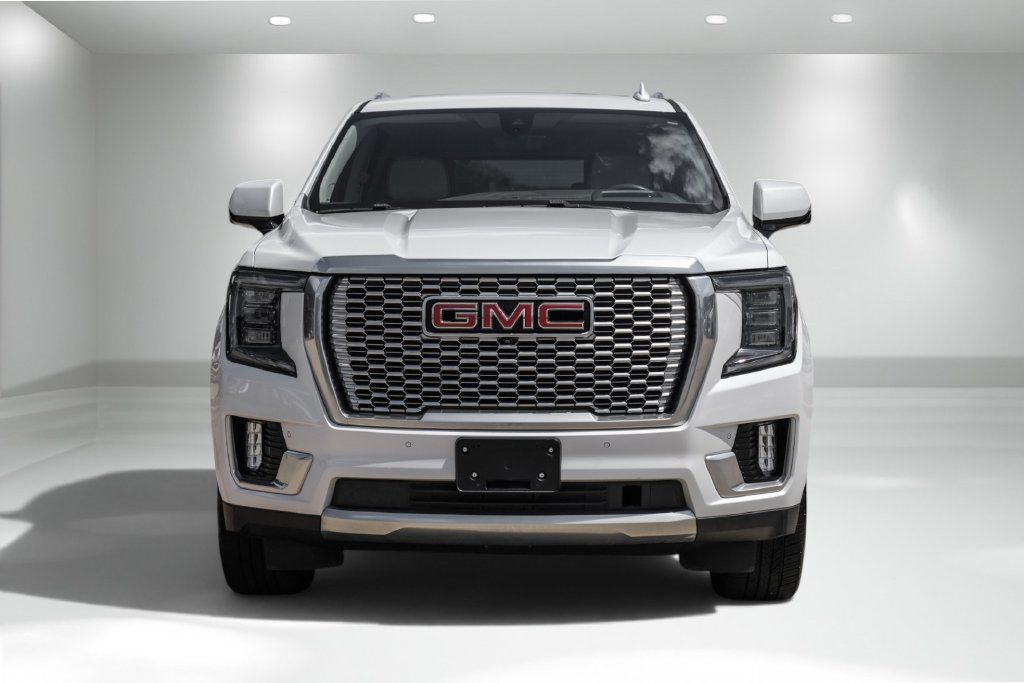Used 2021 GMC Yukon XL Denali w/ Denali Premium Package RWD image 5