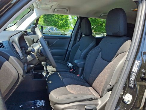 Certified 2023 Jeep Renegade Latitude AWD/4WD image 24