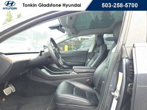Used 2020 Tesla Model 3 Performance image 9