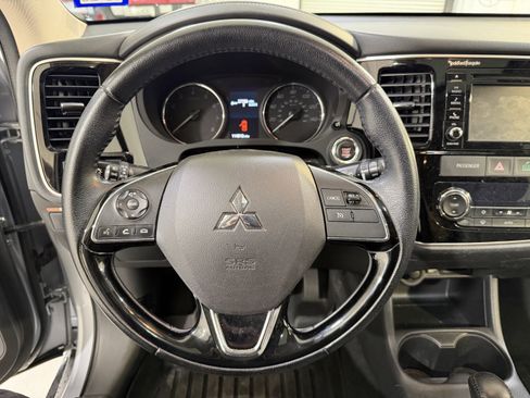 Used 2016 Mitsubishi Outlander SEL image 16