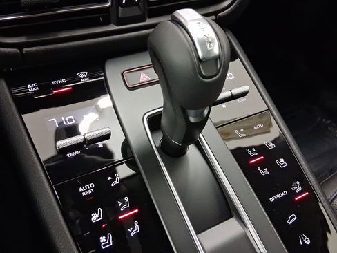 New 2026 Porsche Macan image 29