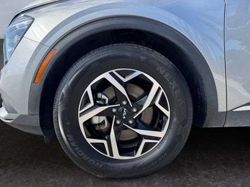 Used 2024 Kia Sportage LX image 9
