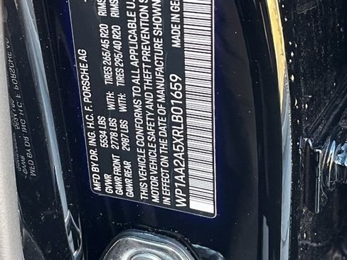 Used 2024 Porsche Macan w/ Premium Plus Package image 36