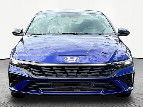 Used 2025 Hyundai Elantra SEL w/ Cargo Package FWD image 2