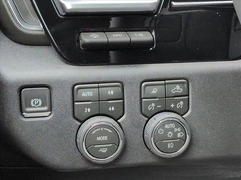 Used 2026 Chevrolet Silverado 2500 High Country w/ High Country Premium Package AWD/4WD image 17