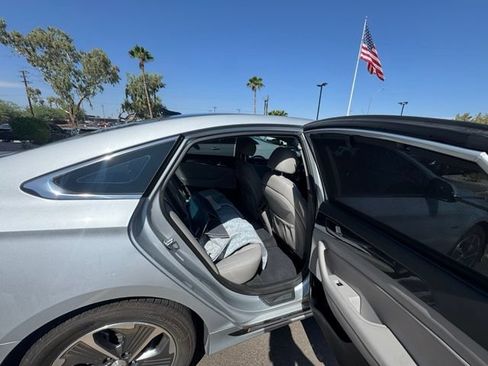 Used 2019 Hyundai Sonata Limited w/ Ultimate Package 02 FWD image 5
