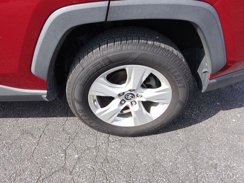 Used 2019 Toyota RAV4 XLE w/ Convenience Package image 10