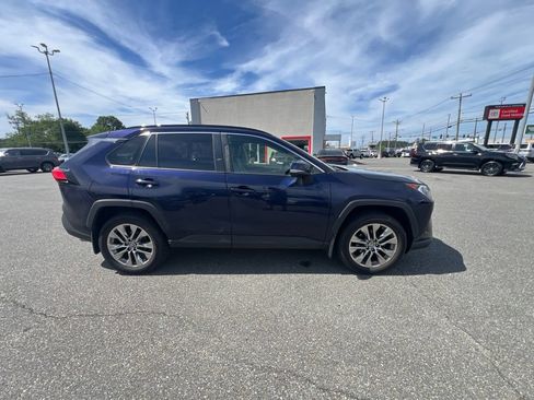 Used 2020 Toyota RAV4 XLE Premium AWD/4WD image 4