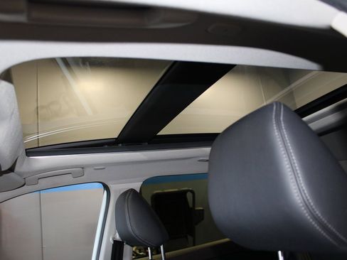 Used 2023 Nissan Rogue SL image 38