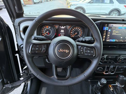 Used 2025 Jeep Wrangler Unlimited Sport AWD/4WD image 22