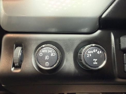 Used 2019 Chevrolet Suburban Premier image 22