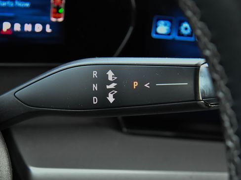 Used 2024 Chevrolet Traverse LT image 36