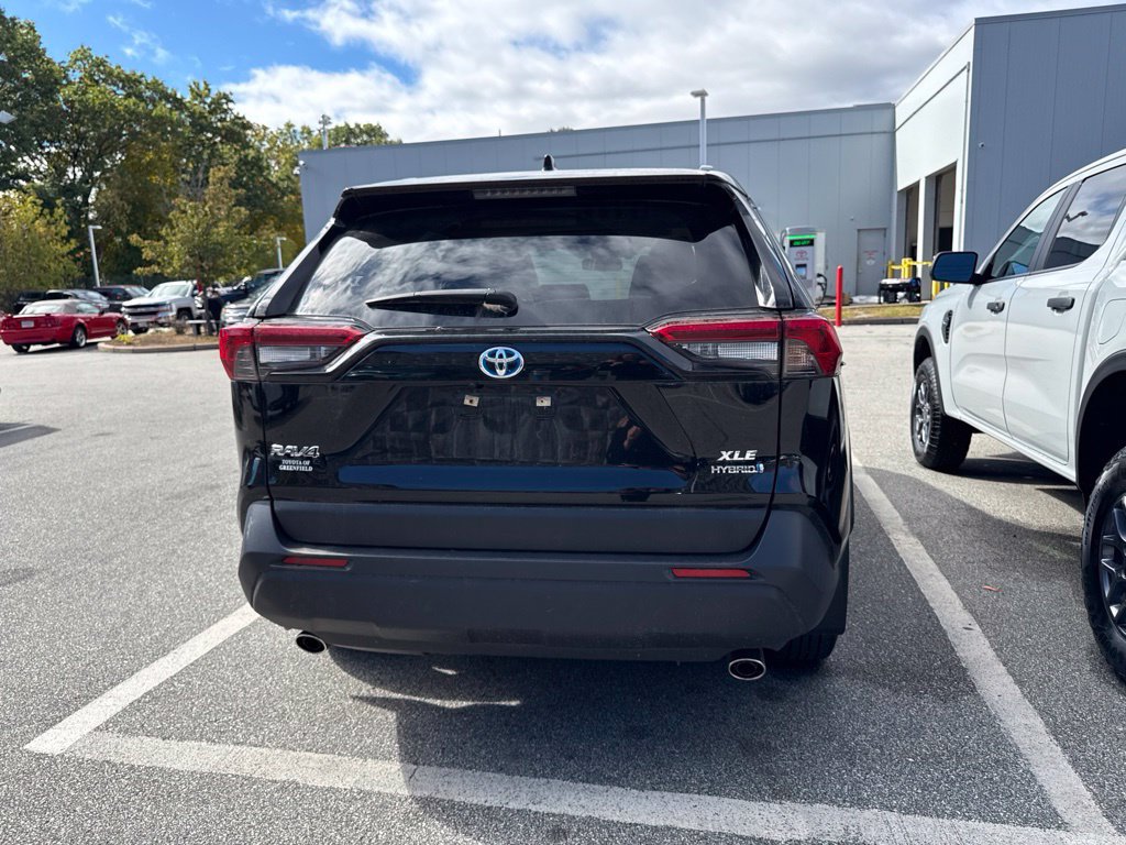 Used 2023 Toyota RAV4 XLE Premium AWD/4WD image 6
