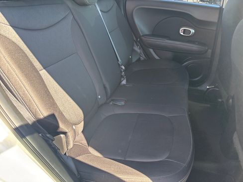 Used 2017 Kia Soul FWD image 17